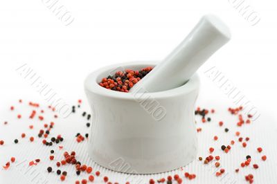 mortar and pestle crushing pepper