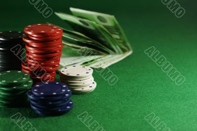 dibs and money on the casino table