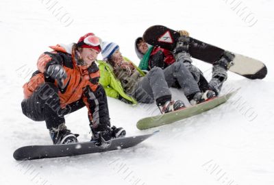 Group of sports teenagers snowborders