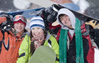 Group of teenagers snowborders in mountains