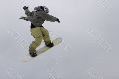 Jump of teens rap snowboarder over sky