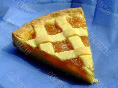 Apricot marmalade tart
