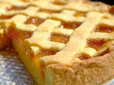 Apricot marmalade tart