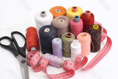 Set of a thread and scissors