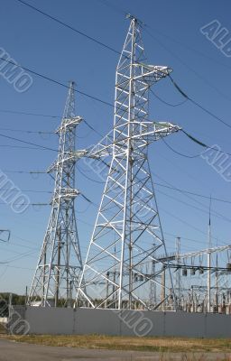 Electricity supply pylons