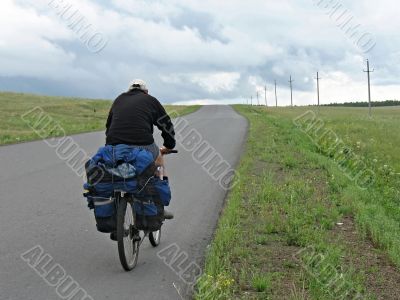 One cyclist go to road.