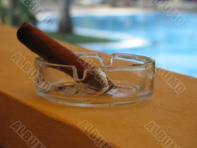 cigar in a ashtray
