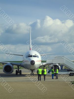 Airliner Boeing 737 arriving on tarmarc