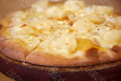 Pineapple pizza