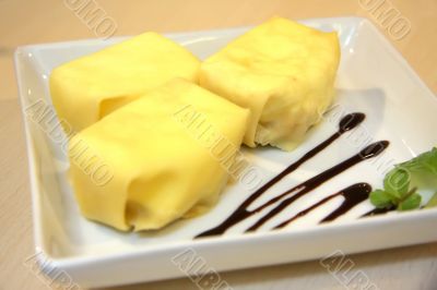 Stuffed crepe dessert