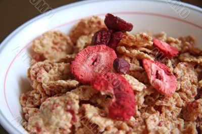 Raspberry breakfast cereal