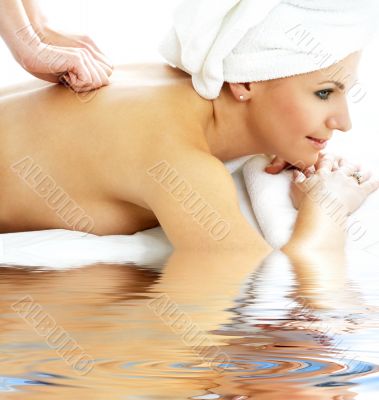 massage pleasure in water
