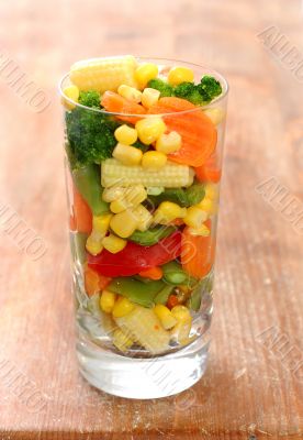 cooked carrots sweet corn and broccoli