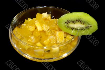  glass of  jam and kiwi