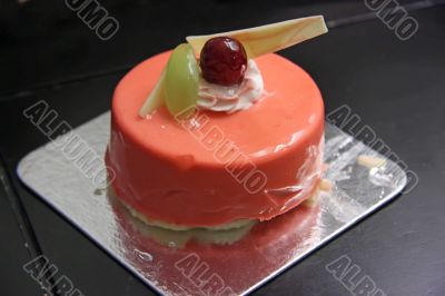 Strawberry mousse cake