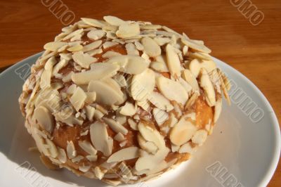 Almond flake bun