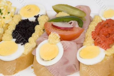 Garnished sandwiches