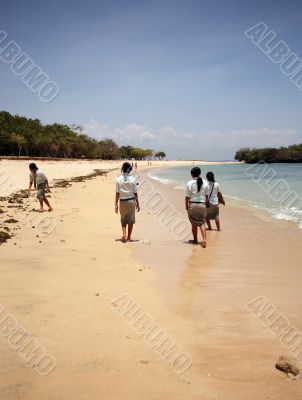 Ggirls on a coastline
