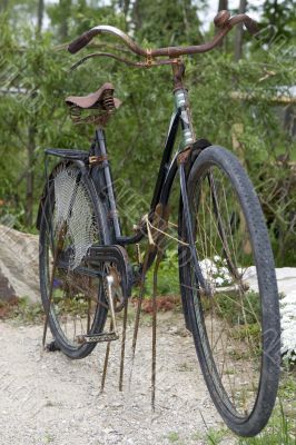 rusty old bicycle