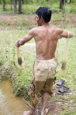 Fishing with throw net
