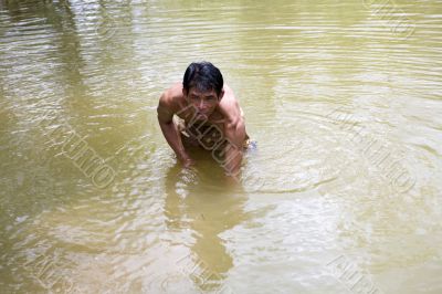 Fishing with throw net