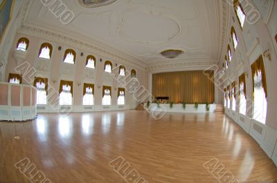 Ballroom in Peterhof