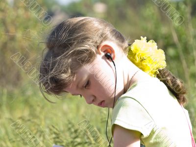 girl  hear music
