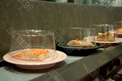 Conveyor belt sushi