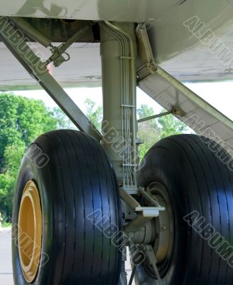 Aircraft undercarriage