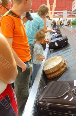 airport arrival baggage