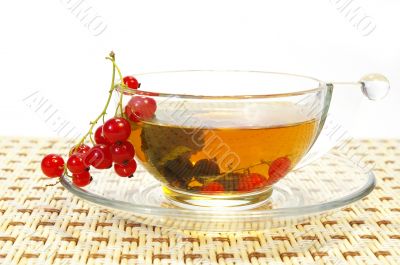 Currant and tea in a transparent cup