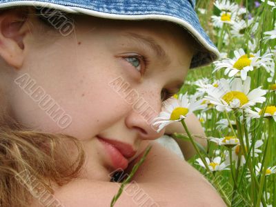 girl with daisies 4