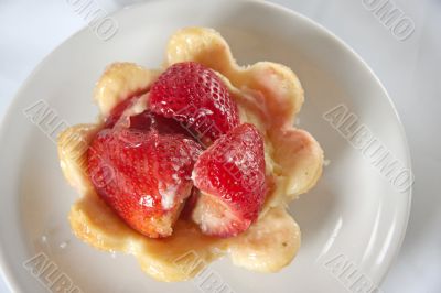 Strawberry pastry cup