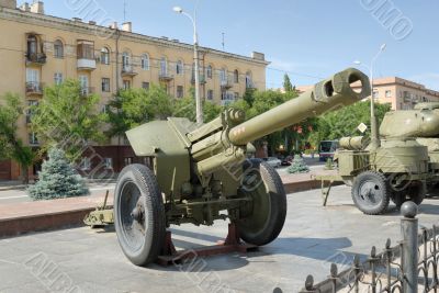 Large-caliber army gun - the Howitzer.