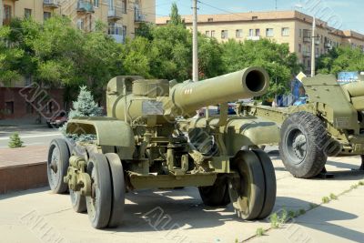 Large-caliber army gun - the Howitzer.