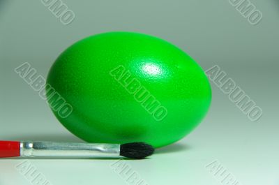 easter egg greem brush painting