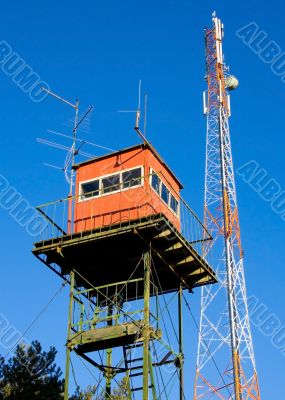 look-out station and mobile communications tower