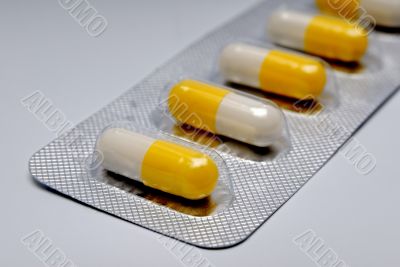 Capsules with a medicine