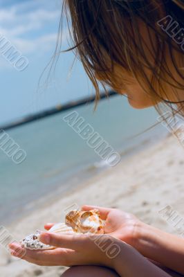girl with shells