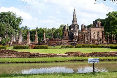 Wat Mahathat and pond