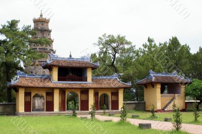 Inner yard of Thien Mu
