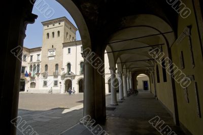 Crema, Colonnade in the Cathedral Square