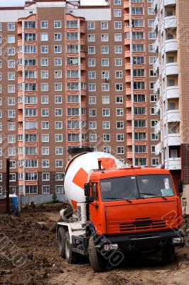 Car concrete-mixer