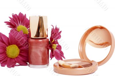 Nail polish with eyeshadows and flowers
