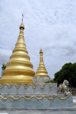Stupa and lion-dog