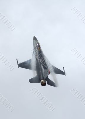 F-16 Fighter Falcon in airshow