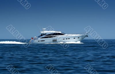 luxury speedboat / yacht