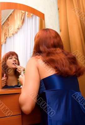 young woman tints lips young woman tints lips