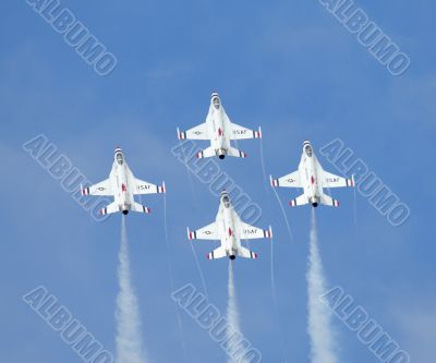 F-16 jet fighters of the aerobatic team Thunderbirds