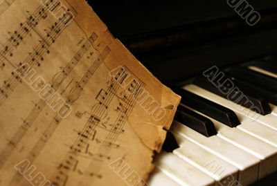 Piano and old notes